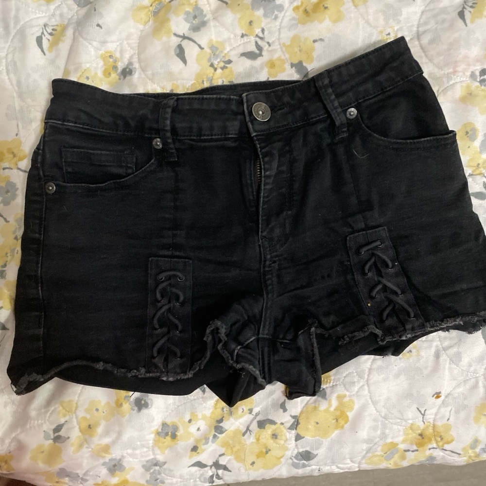 size: 27 Guess Black Shorts